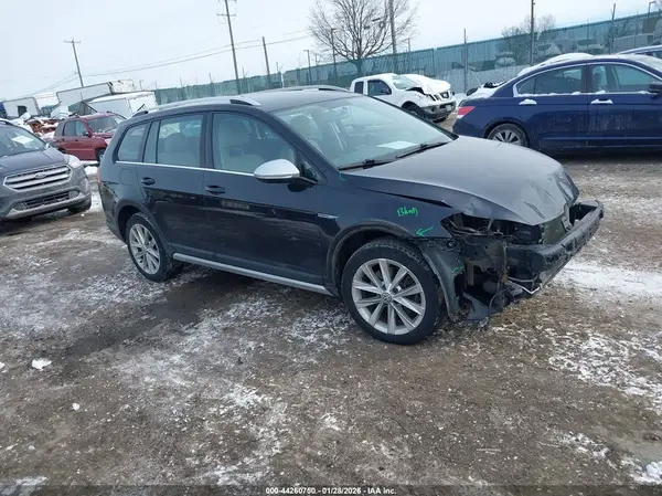 3VWH17AU3HM508527 2017 VOLKSWAGEN GOLF - Image 1