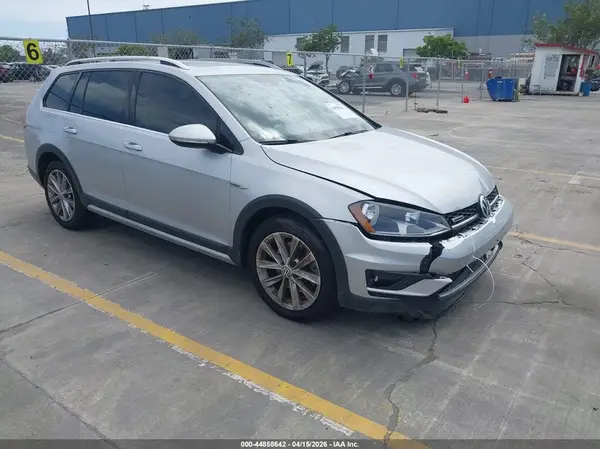 3VWH17AU3HM513209 2017 VOLKSWAGEN GOLF - Image 1