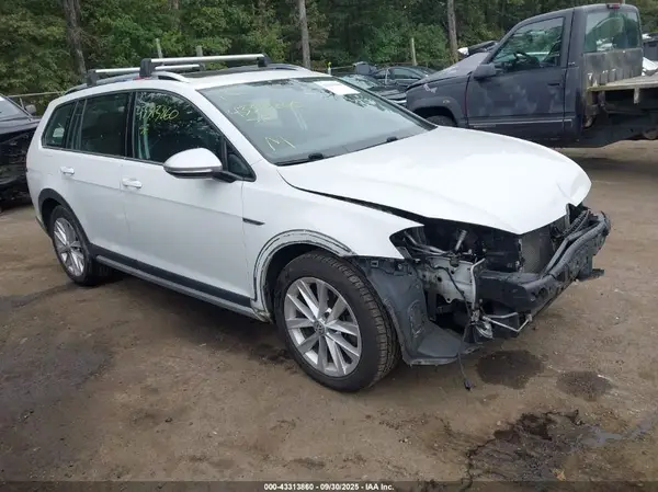 3VWH17AU3HM519785 2017 VOLKSWAGEN GOLF - Image 1