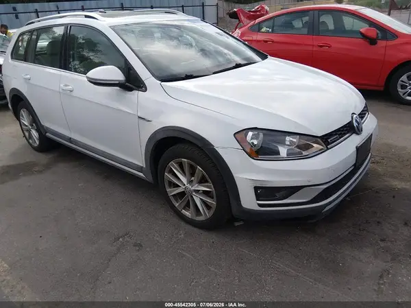 3VWH17AU3HM523545 2017 VOLKSWAGEN GOLF - Image 1