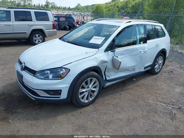 3VWH17AU3HM524260 2017 VOLKSWAGEN GOLF - Image 2