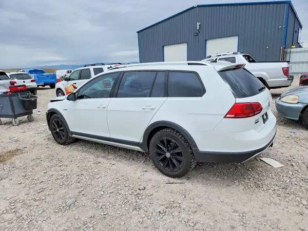 3VWH17AU3HM526140 2017 VOLKSWAGEN GOLF - Image 2