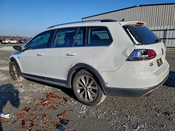 3VWH17AU3HM540331 2017 VOLKSWAGEN GOLF - Image 2