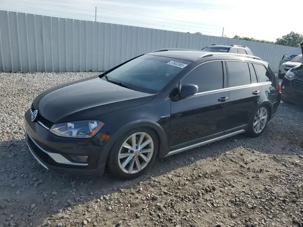 3VWH17AU3HM540930 2017 VOLKSWAGEN GOLF - Image 1