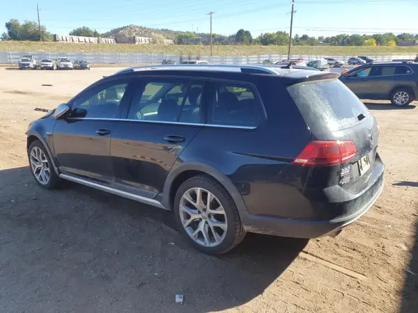 3VWH17AU3HM544024 2017 VOLKSWAGEN GOLF - Image 2
