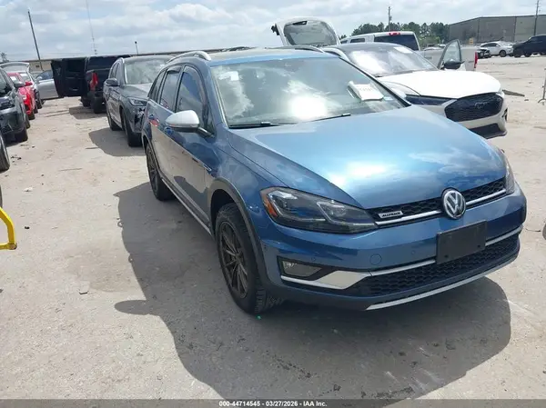 3VWH17AU3JM750093 2018 VOLKSWAGEN GOLF - Image 1