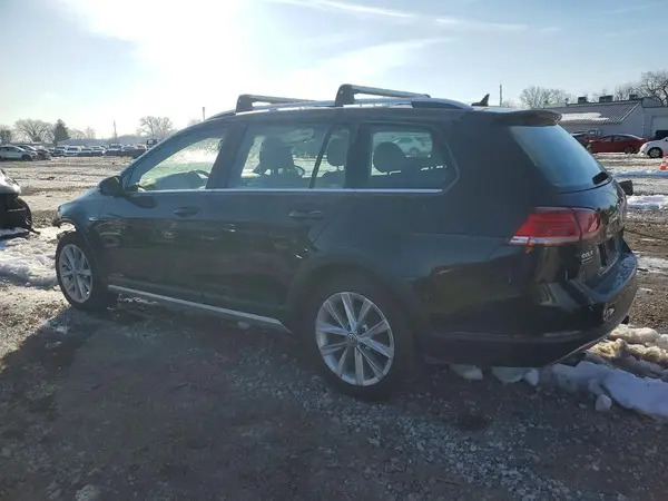 3VWH17AU3JM755097 2018 VOLKSWAGEN GOLF - Image 2