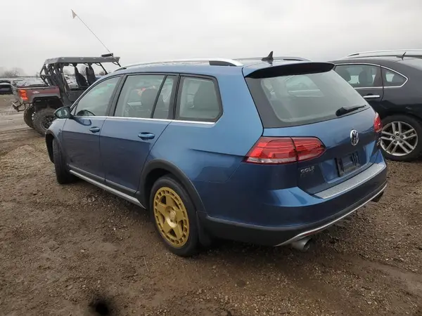 3VWH17AU3JM759229 2018 VOLKSWAGEN GOLF - Image 2
