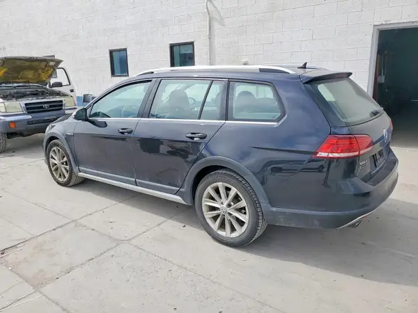 3VWH17AU3JM759439 2018 VOLKSWAGEN GOLF - Image 2