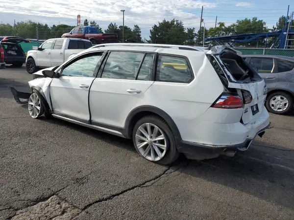 3VWH17AU3JM759814 2018 VOLKSWAGEN GOLF - Image 2