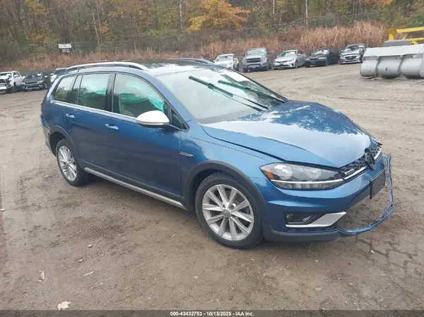 3VWH17AU3KM521303 2019 VOLKSWAGEN GOLF - Image 1