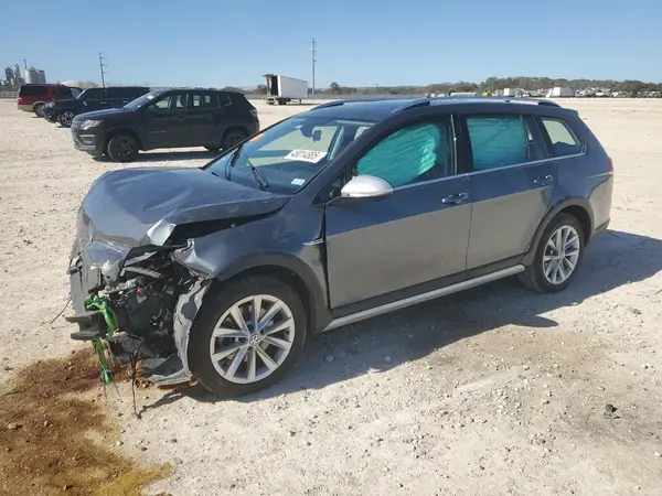 3VWH17AU4HM508505 2017 VOLKSWAGEN GOLF - Image 1