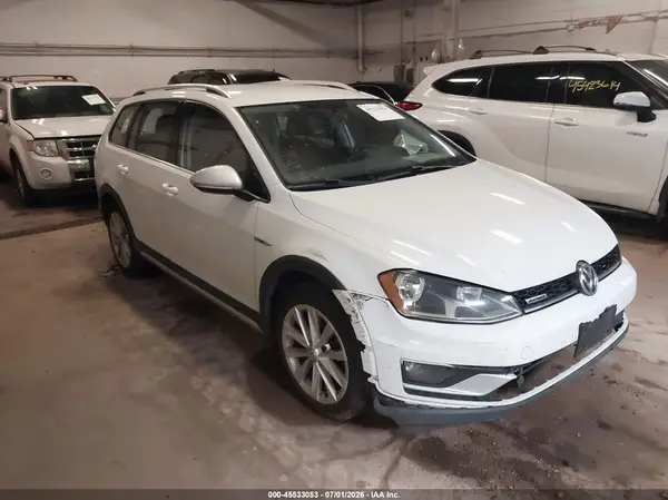 3VWH17AU4HM510108 2017 VOLKSWAGEN GOLF - Image 1