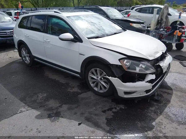 3VWH17AU4HM512358 2017 VOLKSWAGEN GOLF - Image 1