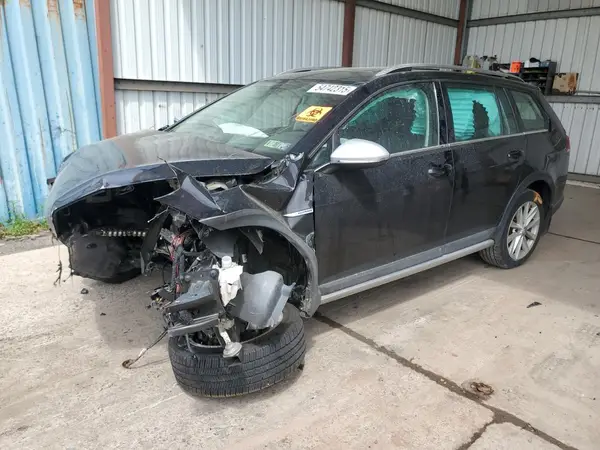 3VWH17AU4HM517172 2017 VOLKSWAGEN GOLF - Image 1