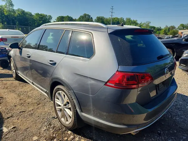 3VWH17AU4HM525367 2017 VOLKSWAGEN GOLF - Image 2