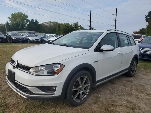 3VWH17AU4HM527734 2017 VOLKSWAGEN GOLF - Image 2