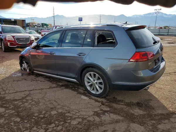 3VWH17AU4HM529354 2017 VOLKSWAGEN GOLF - Image 2