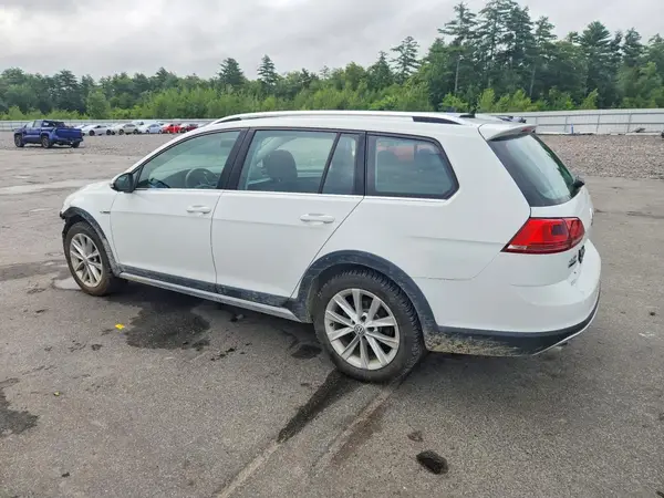 3VWH17AU4HM530455 2017 VOLKSWAGEN GOLF - Image 2