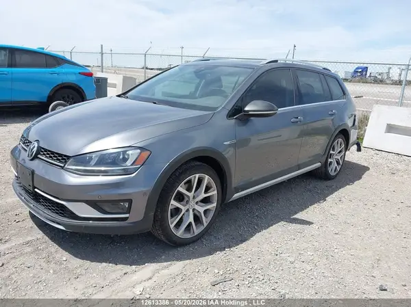 3VWH17AU4HM530813 2017 VOLKSWAGEN GOLF - Image 2