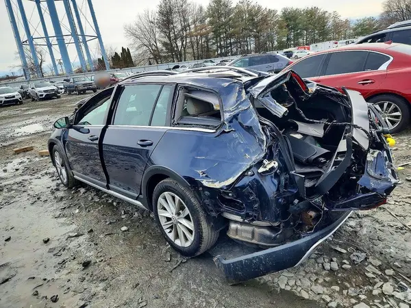3VWH17AU4HM538765 2017 VOLKSWAGEN GOLF - Image 2