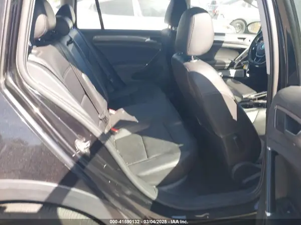 3VWH17AU4JM750975 2018 VOLKSWAGEN GOLF - Image 8