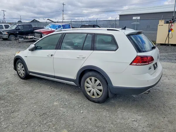 3VWH17AU4JM752600 2018 VOLKSWAGEN GOLF - Image 2