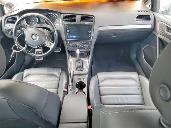 3VWH17AU4JM752600 2018 VOLKSWAGEN GOLF - Image 8