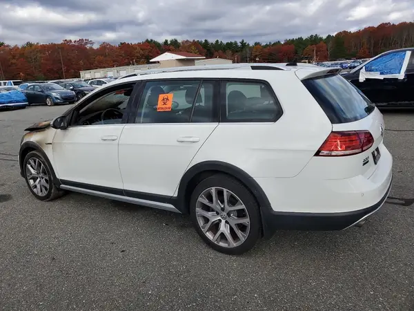 3VWH17AU4JM753486 2018 VOLKSWAGEN GOLF - Image 2