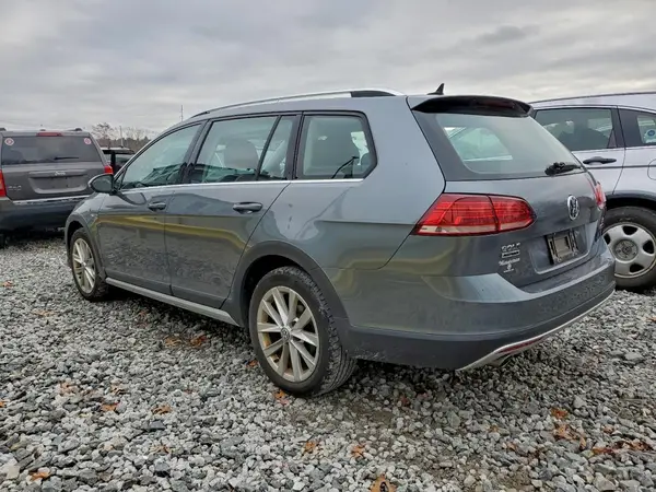 3VWH17AU4JM753567 2018 VOLKSWAGEN GOLF - Image 2