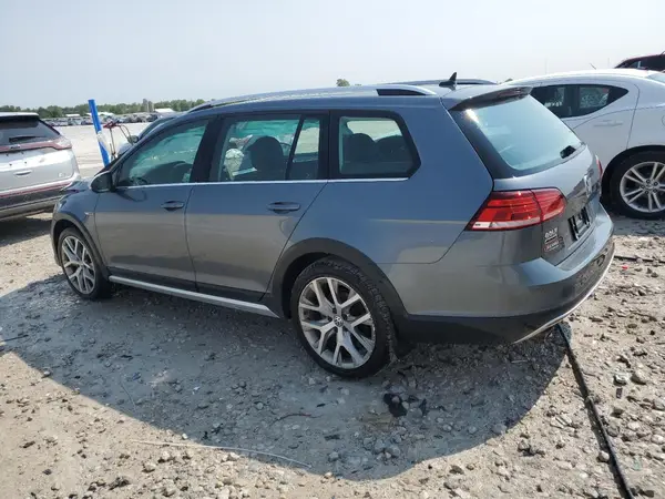 3VWH17AU4JM754265 2018 VOLKSWAGEN GOLF - Image 2