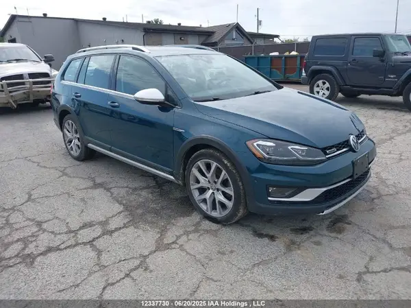 3VWH17AU4JM767971 2018 VOLKSWAGEN GOLF - Image 1