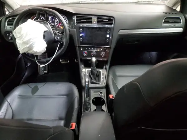 3VWH17AU4KM501285 2019 VOLKSWAGEN GOLF - Image 8