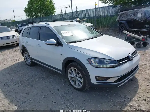 3VWH17AU4KM524064 2019 VOLKSWAGEN GOLF - Image 1