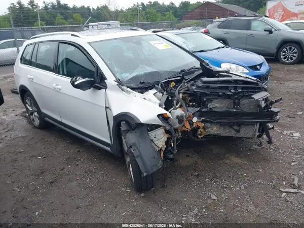 3VWH17AU5HM505337 2017 VOLKSWAGEN GOLF - Image 1