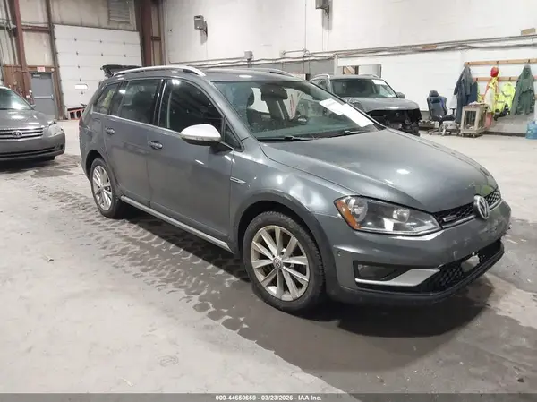 3VWH17AU5HM506150 2017 VOLKSWAGEN GOLF - Image 1