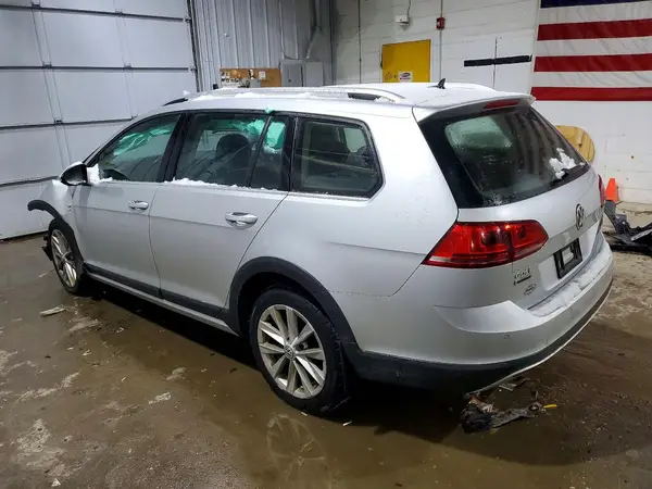 3VWH17AU5HM506715 2017 VOLKSWAGEN GOLF - Image 2