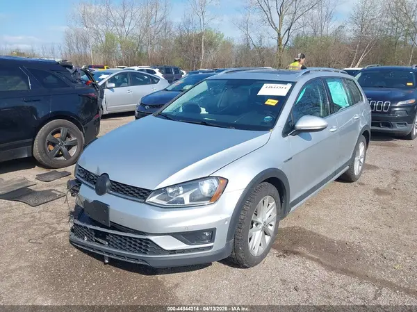 3VWH17AU5HM507606 2017 VOLKSWAGEN GOLF - Image 2