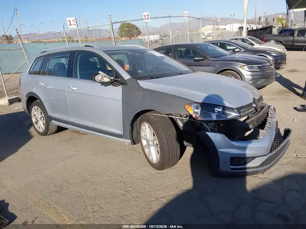 3VWH17AU5HM512921 2017 VOLKSWAGEN GOLF - Image 1