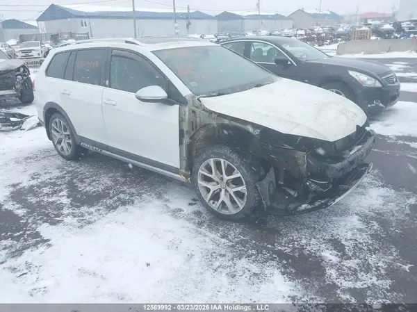 3VWH17AU5HM516838 2017 VOLKSWAGEN GOLF - Image 1