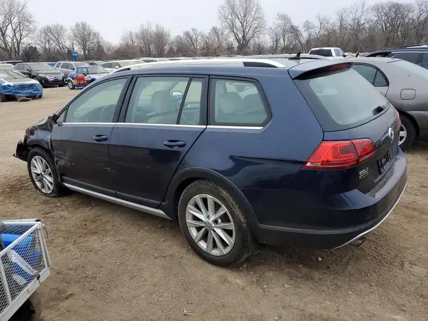 3VWH17AU5HM520565 2017 VOLKSWAGEN GOLF - Image 2