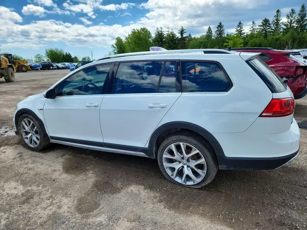 3VWH17AU5HM521313 2017 VOLKSWAGEN GOLF - Image 2