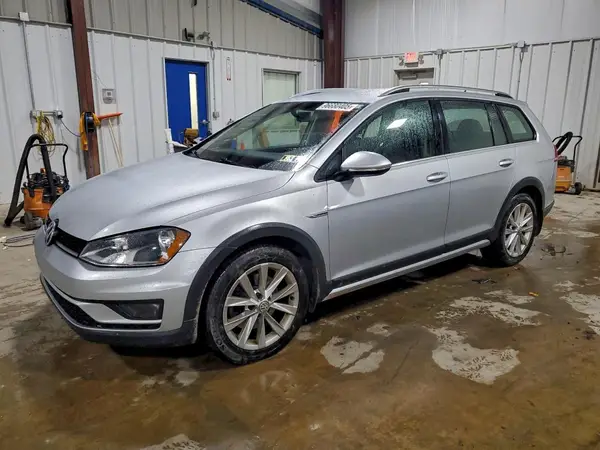 3VWH17AU5HM525071 2017 VOLKSWAGEN GOLF - Image 1