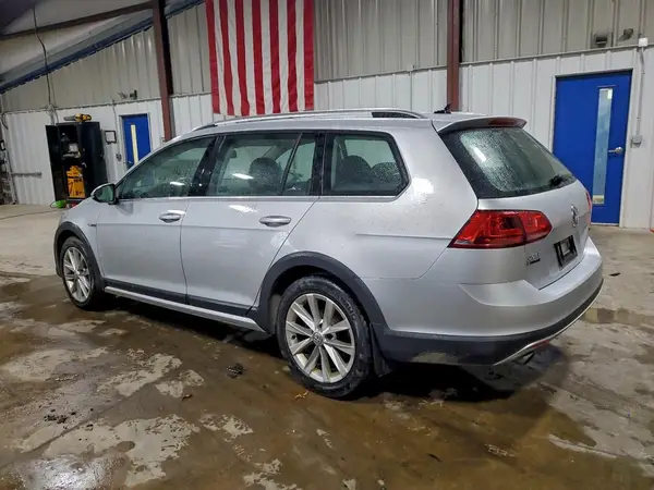3VWH17AU5HM525071 2017 VOLKSWAGEN GOLF - Image 2