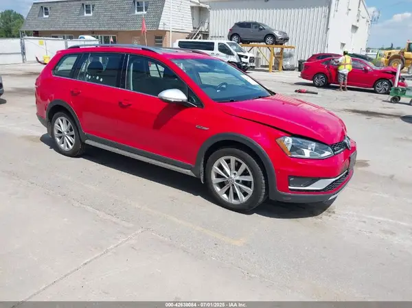 3VWH17AU5HM528620 2017 VOLKSWAGEN GOLF - Image 1