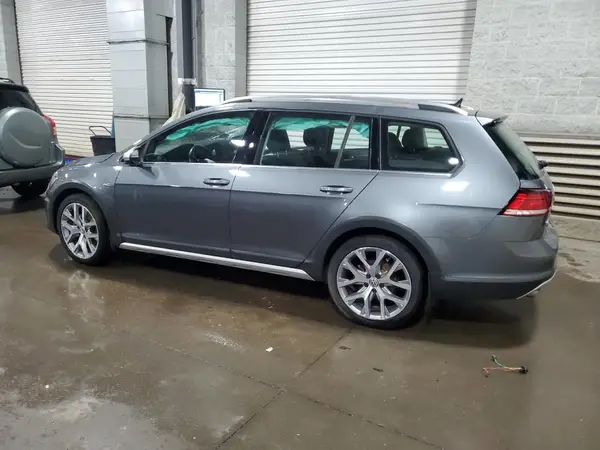 3VWH17AU5JM750323 2018 VOLKSWAGEN GOLF - Image 2