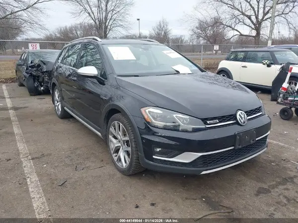 3VWH17AU5JM754095 2018 VOLKSWAGEN GOLF - Image 1