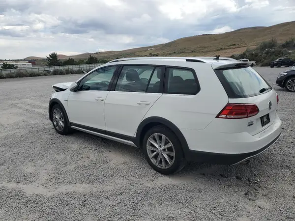 3VWH17AU5JM754808 2018 VOLKSWAGEN GOLF - Image 2
