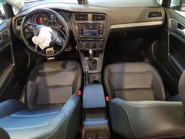 3VWH17AU5JM764058 2018 VOLKSWAGEN GOLF - Image 8