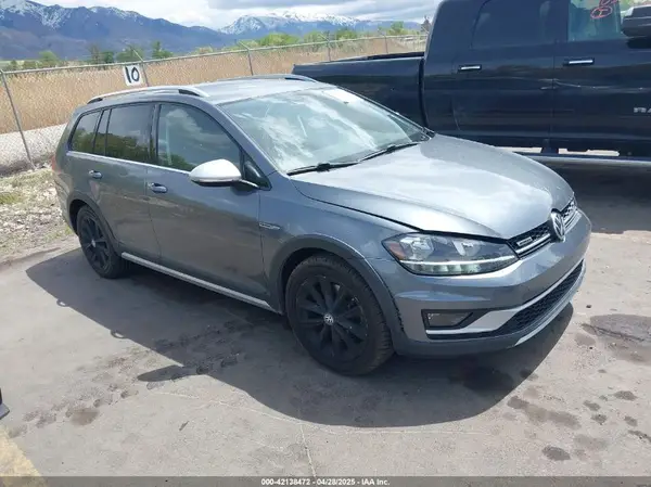 3VWH17AU5JM768093 2018 VOLKSWAGEN GOLF - Image 1